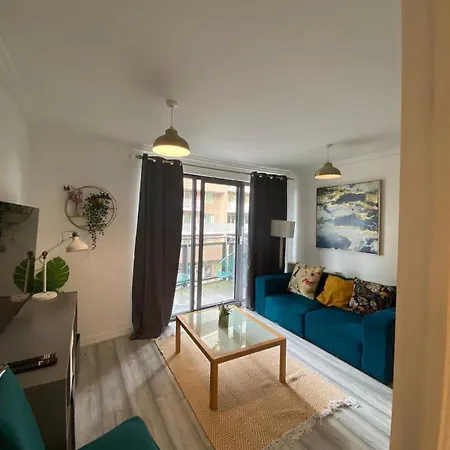 Modern Two Bedroom Two Bath Opp Tube Station London Exterior photo
