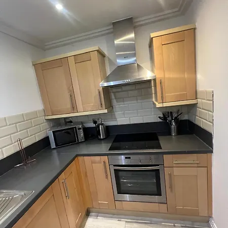 Modern Two Bedroom Two Bath Opp Tube Station London Exterior photo