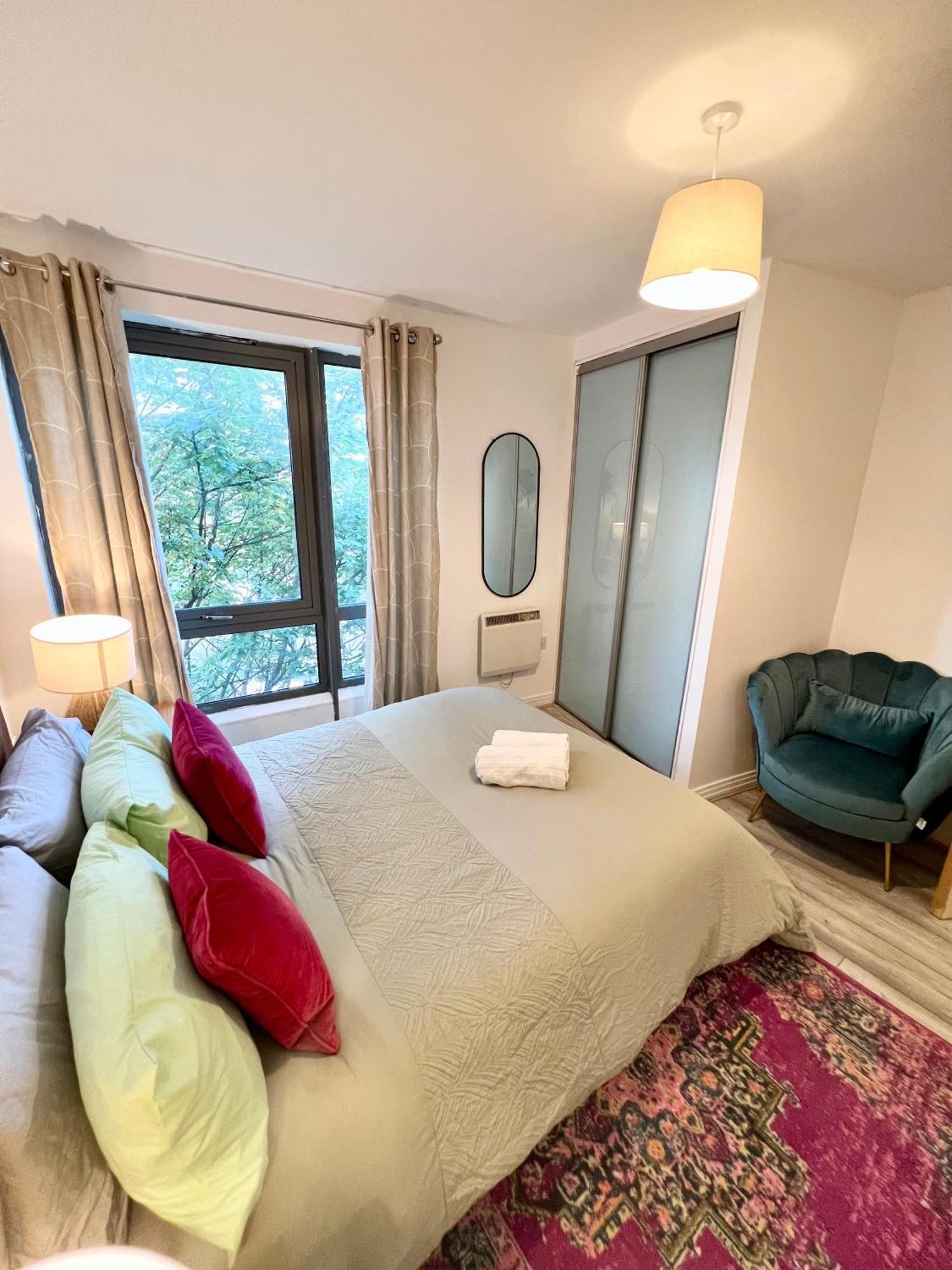 Modern Two Bedroom Two Bath Opp Tube Station Appartamento