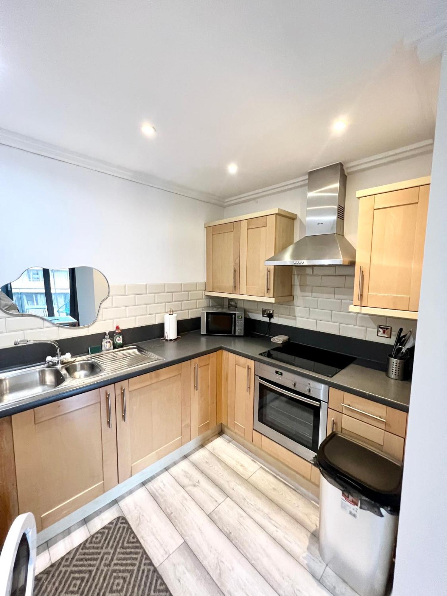 Modern Two Bedroom Two Bath Opp Tube Station Appartamento *
