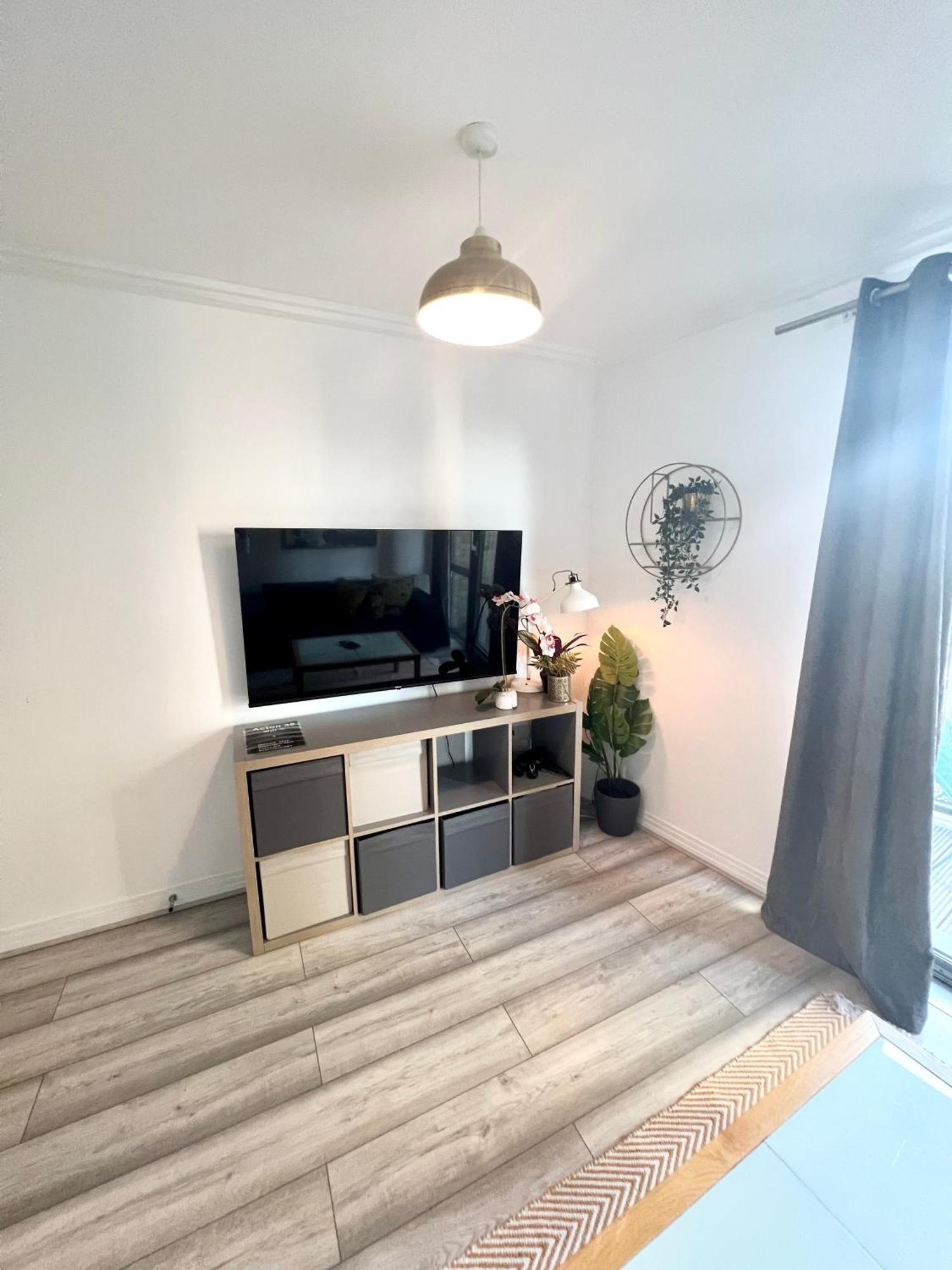 Appartamento Modern Two Bedroom Two Bath Opp Tube Station *